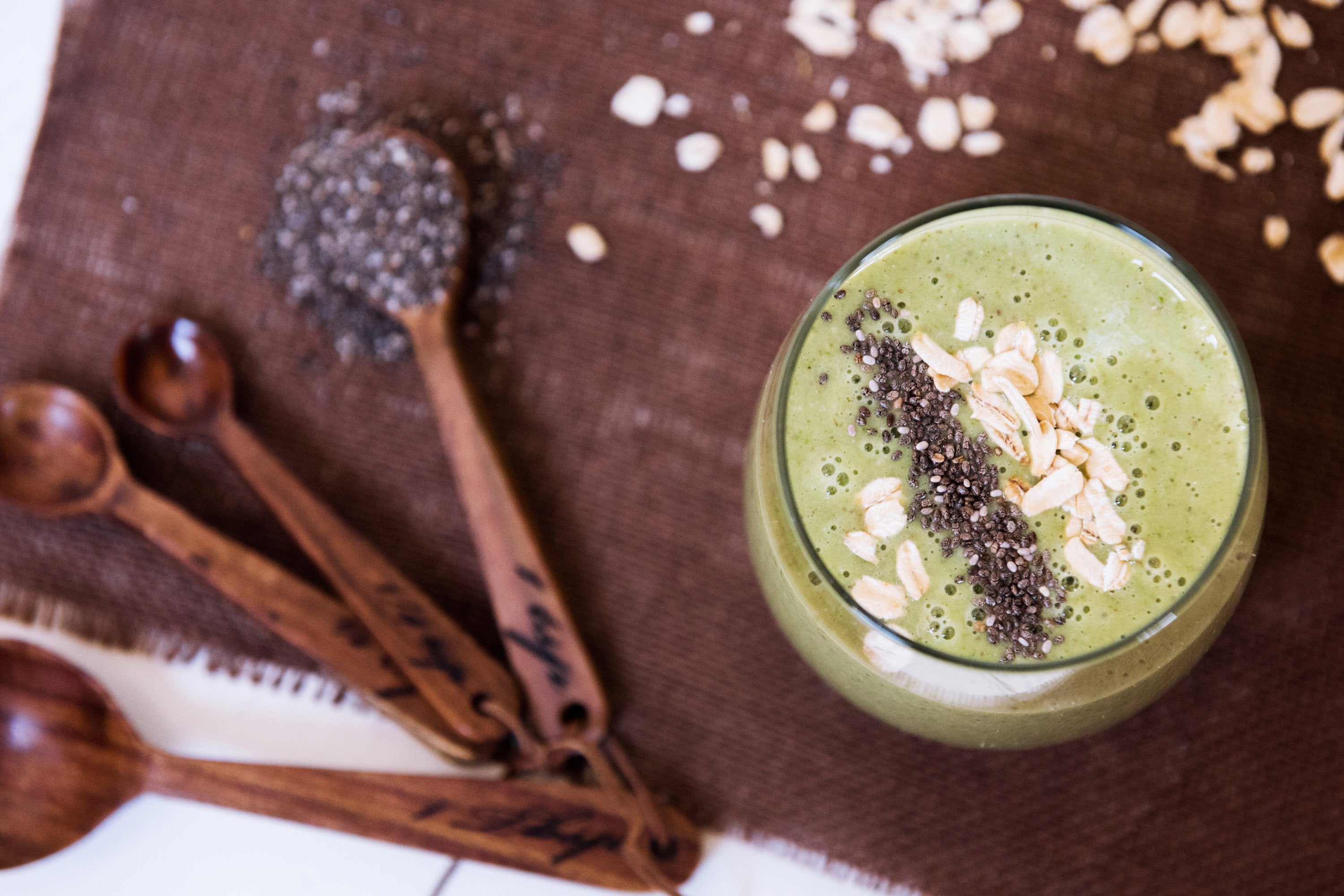 Creamy Banana, Oatmeal, and Chia Breakfast Smoothie